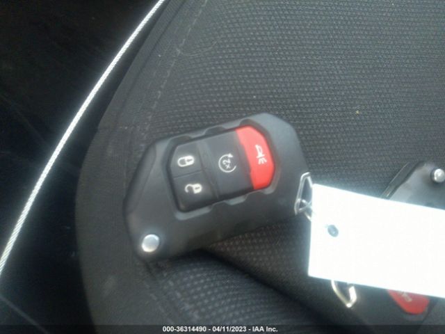 1C4HJXDG7JW300505 Jeep Wrangler Unlimited Sport S