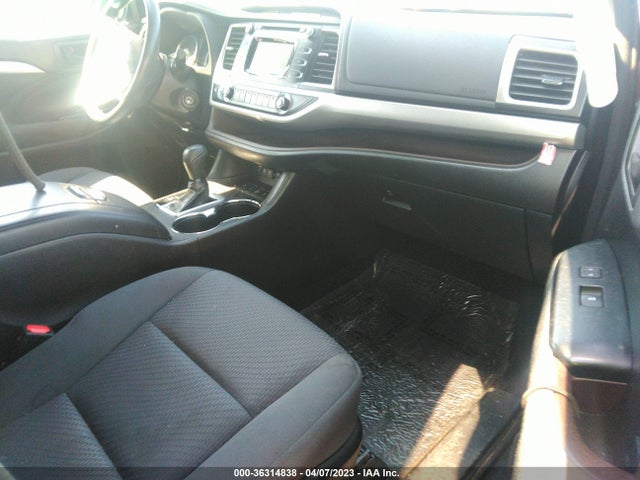 Toyota Highlander Le 2017 5TDBZRFH5HS418062 Image 6