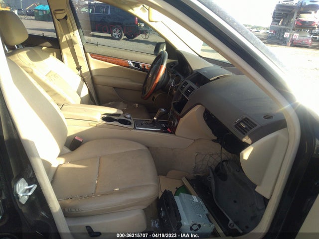 2011 MERCEDES-BENZ C-CLASS C 300 VIN: WDDGF5EB8BR172723