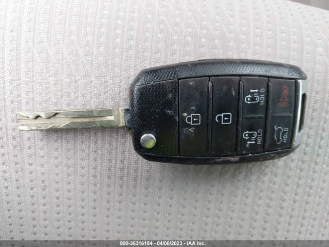 KNDMB5C14K6540481 KIA SEDONA LX