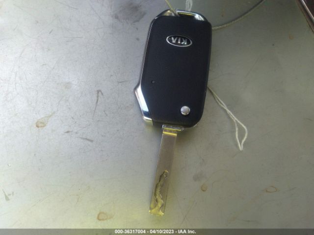 KNDJ23AU6L7048566 KIA SOUL LX
