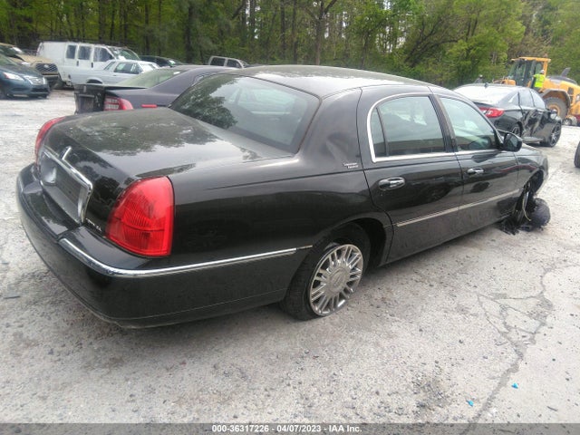 2008 LINCOLN TOWN CAR LIMITED VIN: 2LNHM82W58X658672