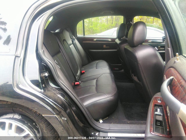 2008 LINCOLN TOWN CAR LIMITED VIN: 2LNHM82W58X658672