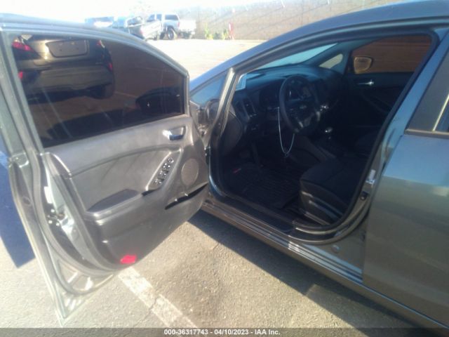 KNAFX4A63G5597655 KIA FORTE LX