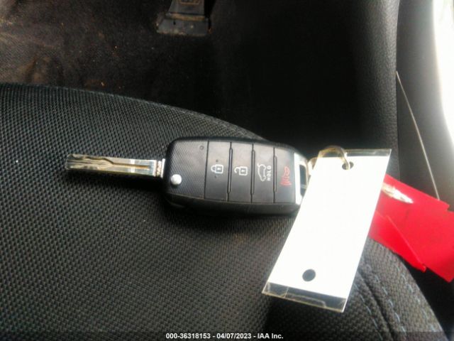 KNDPB3AC1F7684947 KIA Sportage Lx