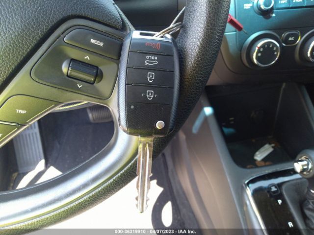 3KPFK4A70HE111688 KIA FORTE LX