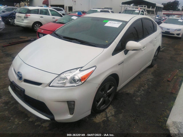 Toyota Prius Four 2015 JTDKN3DUXF0405218 Image 2