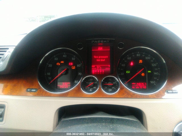 2008 VOLKSWAGEN PASSAT SEDAN LUX VIN: WVWEK73C78P028220