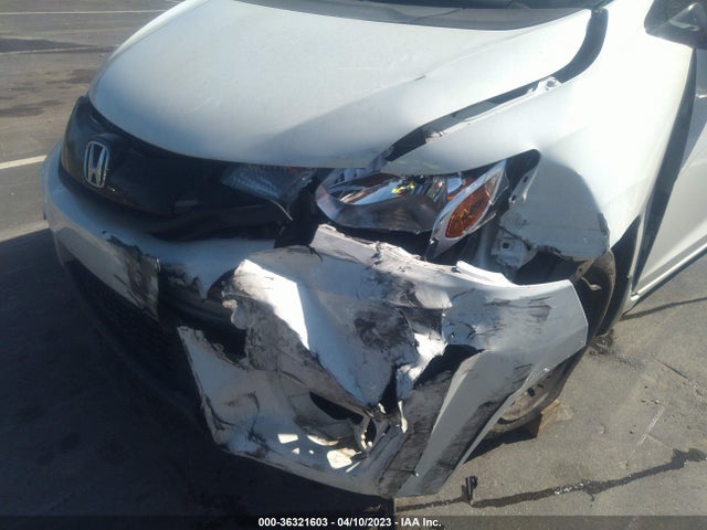 Honda FIT LX 2017 3HGGK5H51HM704076 Image 6