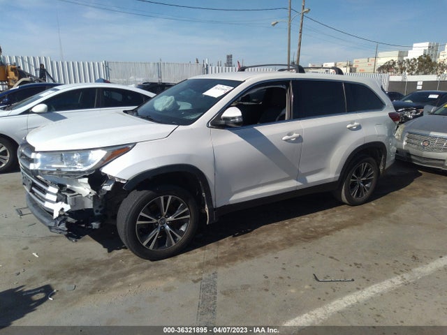 Toyota Highlander Le 2019 5TDZARFH2KS049545 Image 2