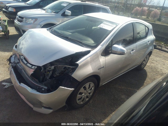 Toyota Prius C One/three/two/four 2014 JTDKDTB37E1569855 Image 2
