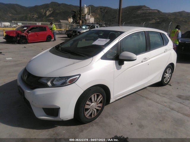 Honda FIT LX 2015 3HGGK5G54FM763041 Image 2
