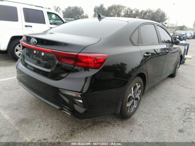3KPF24ADXME324941 KIA Forte Lxs