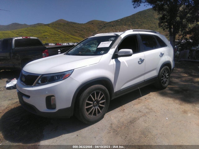 KIA SORENTO LX 2014 5XYKT4A62EG458151 Image 2