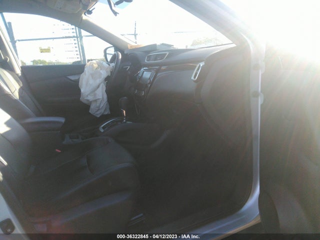 2016 NISSAN ROGUE SL VIN: 5N1AT2MV7GC737097