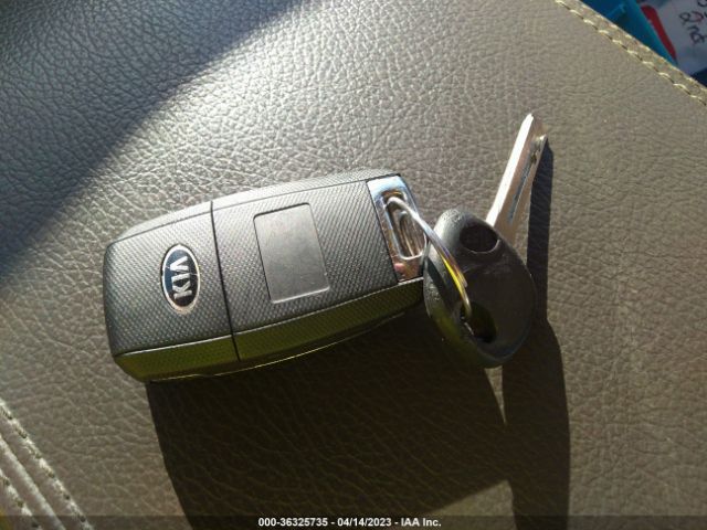 5XYKT3A60EG496620 KIA SORENTO LX