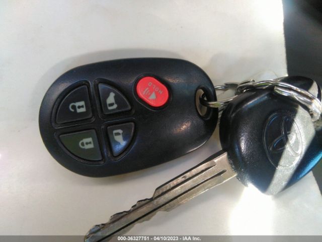 5TDKK3DC5ES430362 Toyota SIENNA LE