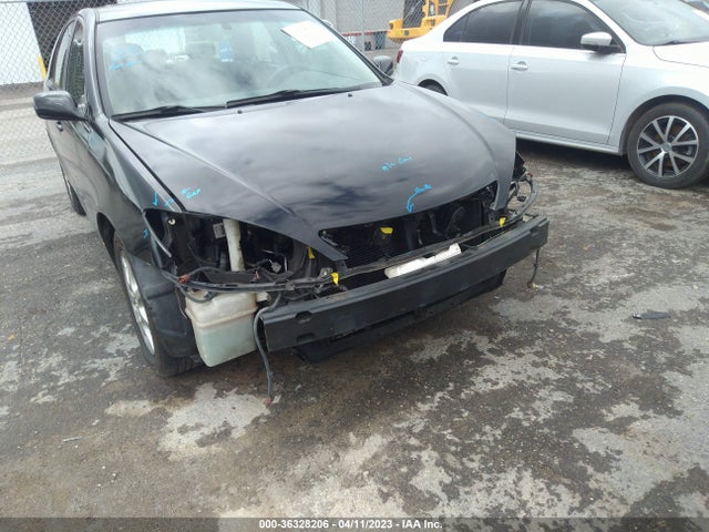 2005 TOYOTA CAMRY XLE VIN: 4T1BE30K55U386892