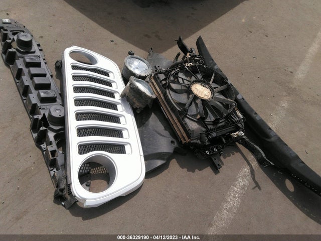 1C4HJXEN6KW688339 Jeep Wrangler Unlimited Sahara