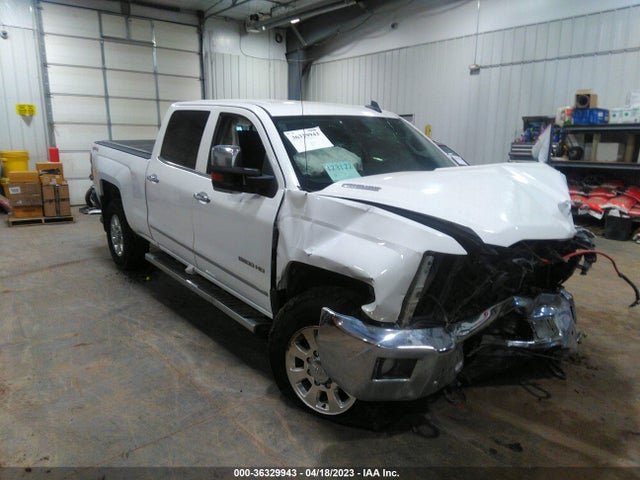 2015 1GC1KWE82FF587727 main image