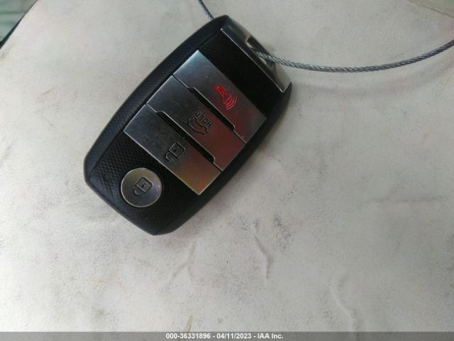 KNDCE3LC8H5038256 KIA Niro Touring