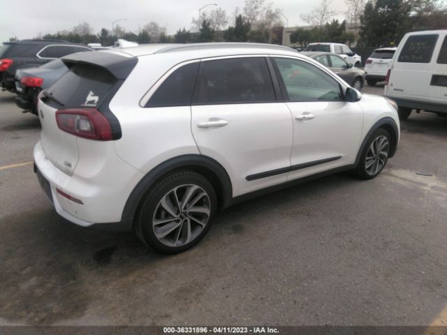 KNDCE3LC8H5038256 KIA Niro Touring
