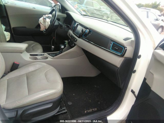 KNDCE3LC8H5038256 KIA Niro Touring