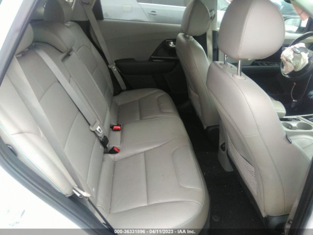 KNDCE3LC8H5038256 KIA Niro Touring