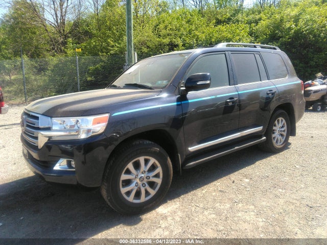2016 Toyota Land Cruiser, VIN: JTMCY7AJXG4040417