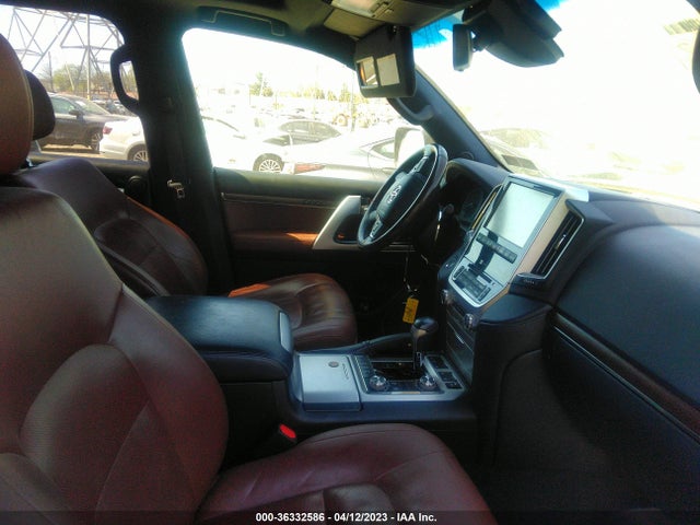 2016 Toyota Land Cruiser, VIN: JTMCY7AJXG4040417