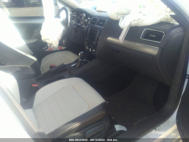 3VWD17AJ1GM285570 Volkswagen Jetta Sedan 1.8t Sport