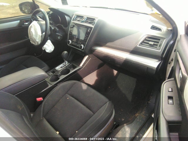 4S3BNAC69J3033725 Subaru Legacy Premium