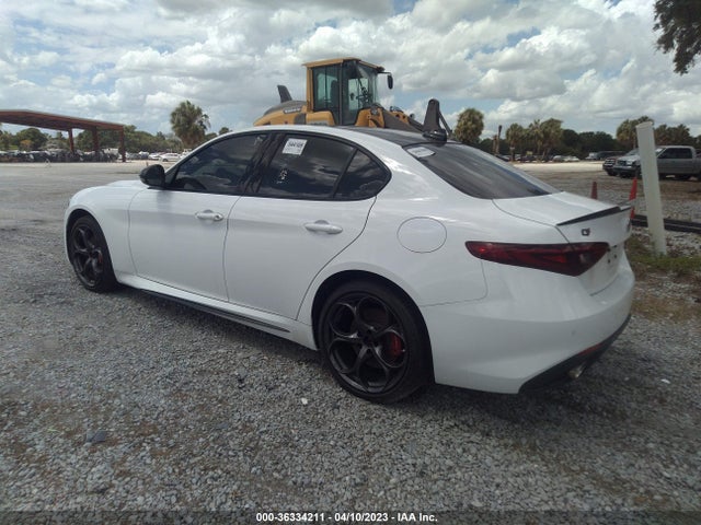 ZARFANBN2K7616828 Alfa Romeo Giulia Ti Sport Carbon