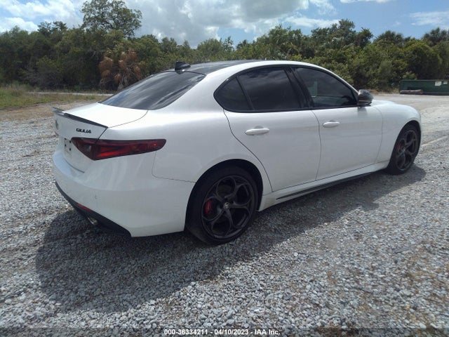 ZARFANBN2K7616828 Alfa Romeo Giulia Ti Sport Carbon
