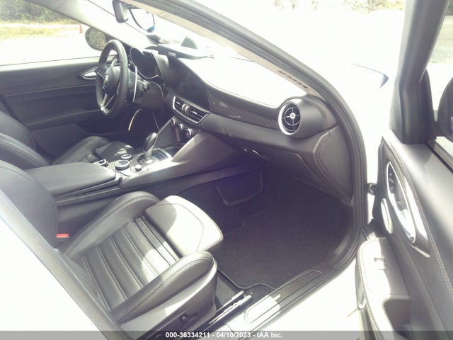 ZARFANBN2K7616828 Alfa Romeo Giulia Ti Sport Carbon