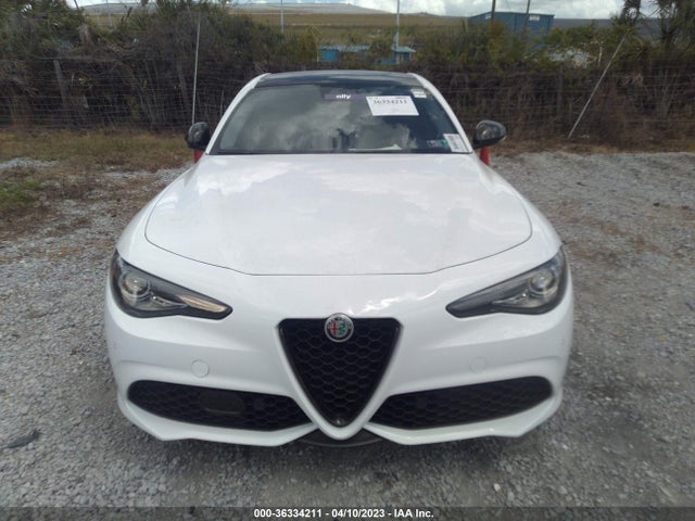 ZARFANBN2K7616828 Alfa Romeo Giulia Ti Sport Carbon