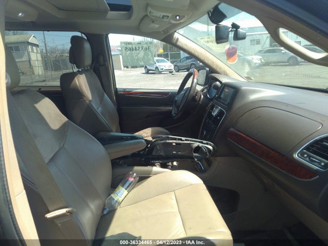 2C4RC1GG4ER143795 Chrysler Town & Country Limited