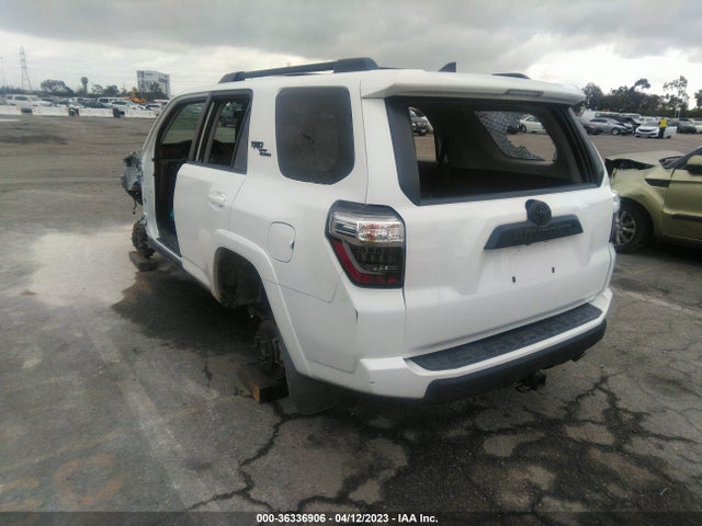 Toyota 4RUNNER SR5 2018 JTEBU5JR1J5492156 Image 3