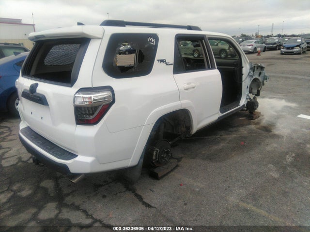Toyota 4RUNNER SR5 2018 JTEBU5JR1J5492156 Image 4