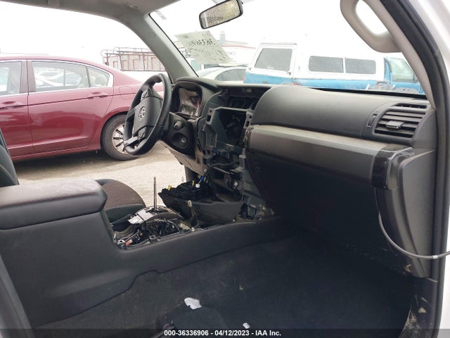 Toyota 4RUNNER SR5 2018 JTEBU5JR1J5492156 Image 5