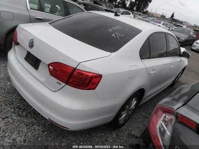 3VWD17AJ5EM411989 Volkswagen Jetta Sedan Se