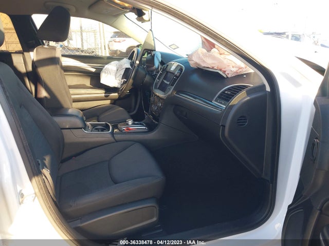 2C3CCAAG8KH739304 Chrysler 300 Touring