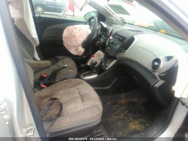 Chevrolet SONIC LS 2016 1G1JA5SH9G4101308 Image 6