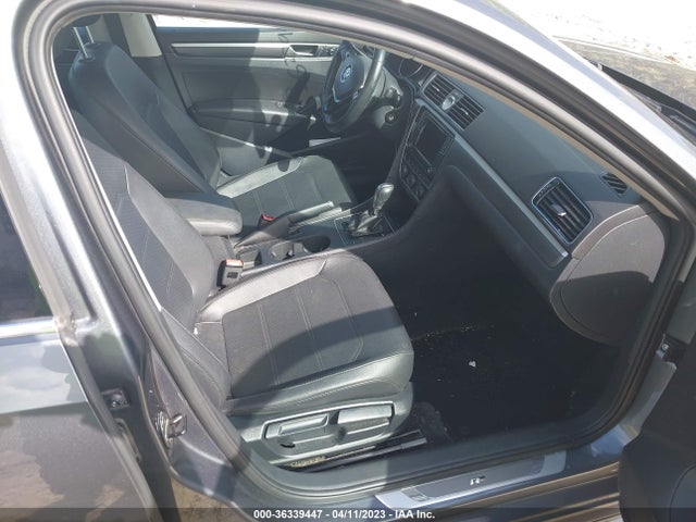 1VWDT7A3XHC060627 Volkswagen Passat R-line W/comfort Pkg
