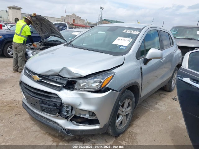 Chevrolet TRAX LS 2020 3GNCJKSBXLL281324 Image 2