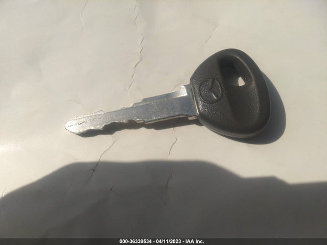 2001 MAZDA 626 LX/ES VIN: 1YVGF22C615211945