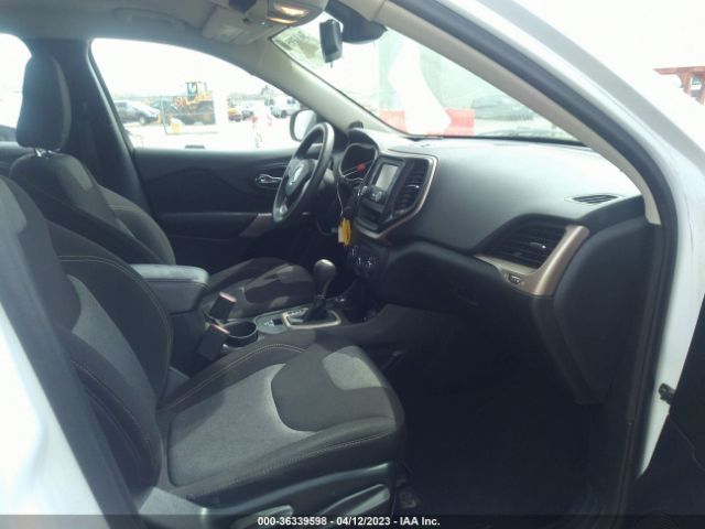 1C4PJMAB3HW664367 Jeep Cherokee Sport