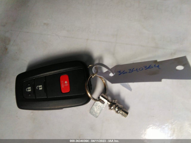 Toyota C-HR XLE 2018 JTNKHMBX3J1002173 Image 3