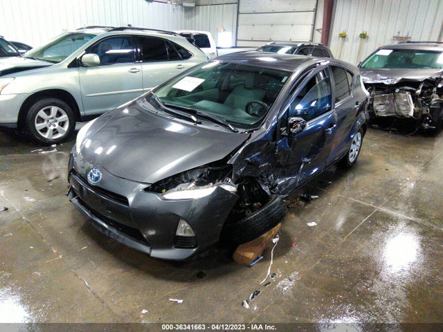 Toyota Prius C One/three/two/four 2014 JTDKDTB35E1067801 Image 2