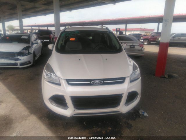 1FMCU9J95EUA92298 Ford Escape Titanium